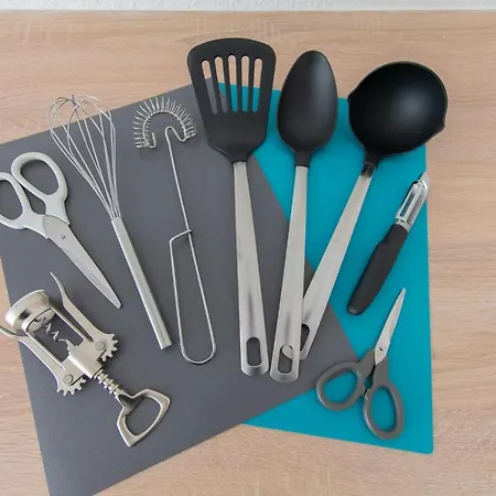 Tolstov - With 3 - 15 Min Messe Dus & 10 Min Old Town Dus * Düsseldorf