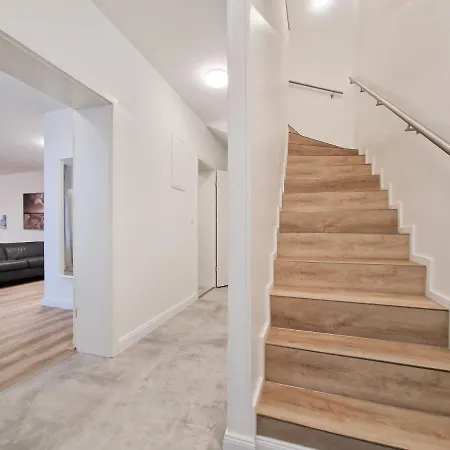 Apartament Tolstov - With 3 - 15 Min Messe Dus & 10 Min Old Town Dus *