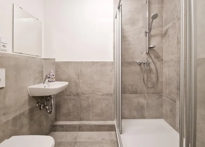 Tolstov - With 3 - 15 Min Messe Dus & 10 Min Old Town Dus Apartamento Düsseldorf